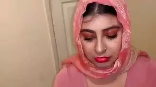 الجمال العربي يقوم باللسان