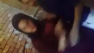 لعيون نسوانجى وواد ابن حرام ماسك خطيبته تفريش وتسخين فاجر