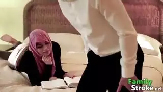 ضربة العائلة ابنة الأب العربية حصلت على ديبو ديبرو