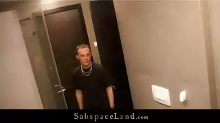 مارس الجنس في الحمام من قبل صبي سمين