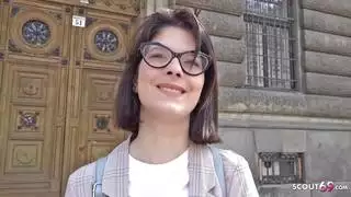 طالب يبلغ من العمر 18 عامًا يحصل على أجر مقابل ممارسة الجنس الشرجي، ويمارس الجنس في فريق عمل حقيقي بعد الجامعة