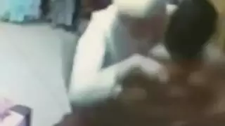 الكاميرا الخفية: تم القبض على امرأة ترتدي الحجاب في متجر