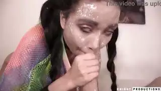 عاليه حديد هذي فتاة اللسان