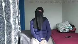 الجبهة العربية الفرنسية في الحجاب تريد من الرجال أن يجعلها حامل
