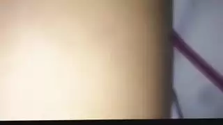 بنت عربيه اندر ايدج تعرض طيزها