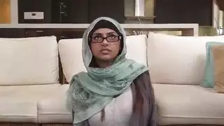 ميا خليفة لقطات مضحكة ونادرة لفرقة تضم نجمًا عربيًا