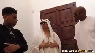 أودري رويال يحصل على بوسها العربي استغل من قبل بي بي سي جلسات الديوث