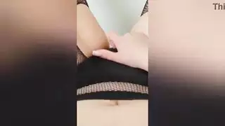 سراوي الداخلية لن تمنعني من الحصول على عدة هزات الجماع عندما يكون والداي نائمين