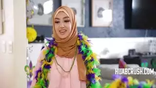 أول ماردي غرا لصديقتها العربية جواهر بنفسجية