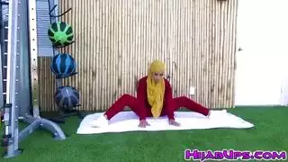 كيرا بيريز تحصل على علاقة حميمة مع مدربها الشخصي نيكي ريبيل
