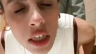 سكس مصري جديد​ سخنة في الحمام على الواقف