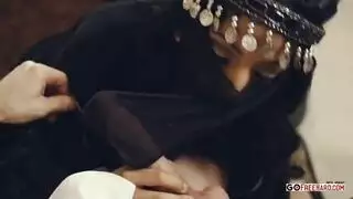 أمير خليجي ينيك ملكة جمال عربية بعنف فيلم سكس طويل | سكس خليجي