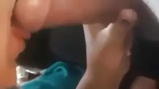 امرأة محجبة تمتص ديك كبير في السيارة