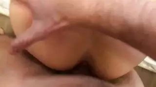 هذه الفتاة الرائعة تريد حقًا شريكًا شابًا