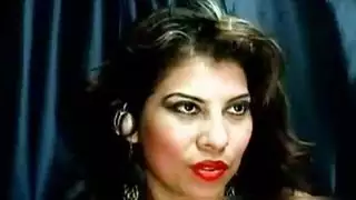 أمي العربية تعمل بوسها باللون الأحمر