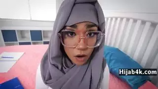 الحجاب في سن المراهقة مع