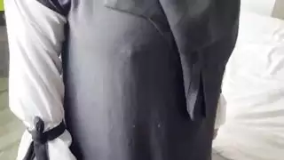 خادمة عربية يحصل على من قبل عميل الفندق