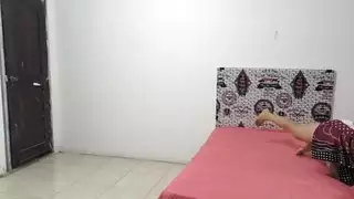 زوج عربي وجد زوجته تمارس الجنس مع رجل لاتيني وكان رد فعلها قويا !!