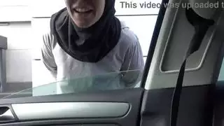 جد قرنية تلتقط لاجئًا سوريًا في ألمانيا