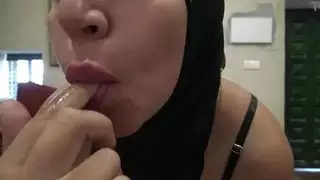 عاهرة تركية مسلمة تعيش في اسطنبول