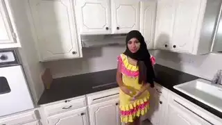 أميرة علي تتشرمط عشان الفلوس