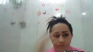 الشعر الداكن على وشك ممارسة الجنس مع رجال عشوائيين ، خلال جلسة DirtyCam