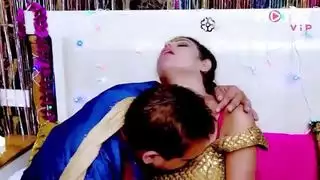 العروس الهندية الحقيقية مارس الجنس بجد في كس والحمار في ليلة شهر العسل (الصوت الهندي)