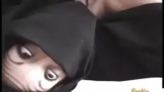 العربية الناضجة تستخدم قدميها كالمحترفين