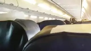 فيديو سكس في الطيارة ءىءء ايطالية تمص زب كبير وينيكها