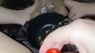 هذه سلوتي الفتاة ذهبت بعيدا جدا مع لها غريب الغذاء صنم الاستمناء سنووايت غريب للغاية المتشددين الغذاء صنم تجميع