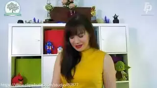 ام هيجانة بجسم أبيض شهي تمص زب ابنها المراهق و تجرب سكس المحارم