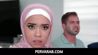 أخت عربية تعطي اللسان سيئة