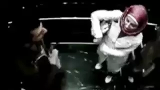 بوس حار في الاسانسير