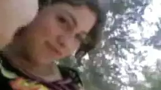 فتاة عربية تهب الديك ومارس الجنس في الهواء الطلق
