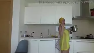 وقحة الديوث العربية في الحجاب
