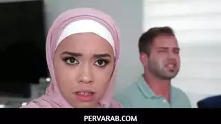 أخت عربية تعطي اللسان سيئة