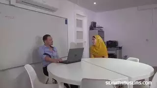 لا شيء أفضل من سخيف فاتنة في الحجاب