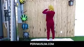 مدرب اللياقة البدنية يمارس الجنس مع العميل العربي الغريب
