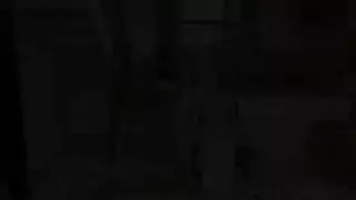 ينيك خرق الخادمة من خرقها و يوسعه ليها توسيع و هي تقلها ابي زبرك