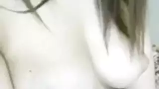 فاتنة الساخنة الفرنسية على المنظار إغاظة مع بعض الثدي لطيفة! مشاهدتها: