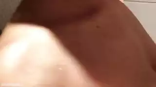 مفلس جدًا تصنع شريطًا جنسيًا للهواة محلي الصنع
