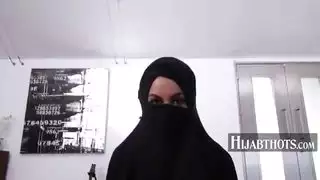 العربي تطعمني ثديها فيكتوريا يونيو ،