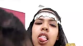 فتاة عربية مفلس