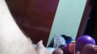 فقط في بوسها الرطب تحب هذا الرجل أن يمارس الجنس معها كثيرًا