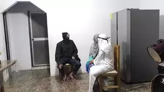 طقوس الخطوبة العربية! زوجان غير مخلصان يطلبان النصيحة أمام قس عربي، ثم ينتهي بهما الأمر بإتمام علاقتهما الإباحية العربية اللاتينية