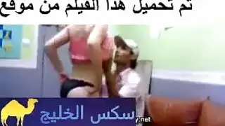 مدرس ينيك تلميذة امورة في الفصل و هي تتاوة من المتعة