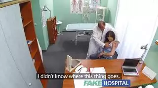 تذهب إلى الطبيب الذي يمارس الجنس معها