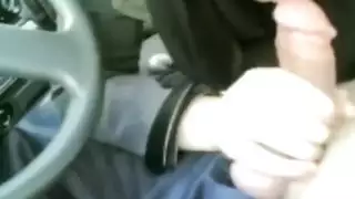 محجبة تمص الزب وتلحس الخصية في السيارة