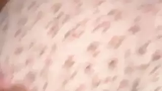 منفردا ساخنا لفتاة مسلمة فرك بوسها وإثارة البظر داخل حجابها الضيق