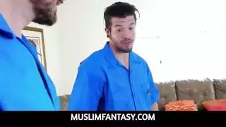 مسلم العربي مايا بيجو ثلث ووجه الثلاثي